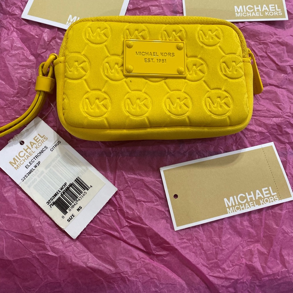 NWT MK Wristlet very cute ❤️❤️ - Picture 2 of 11